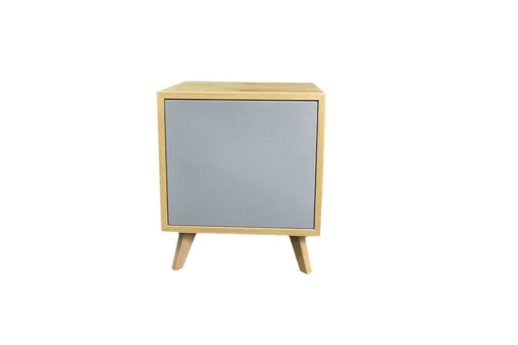 Noptieră din Stejar Masiv și MDF Vopsit – Design Modern și Calitate Premium