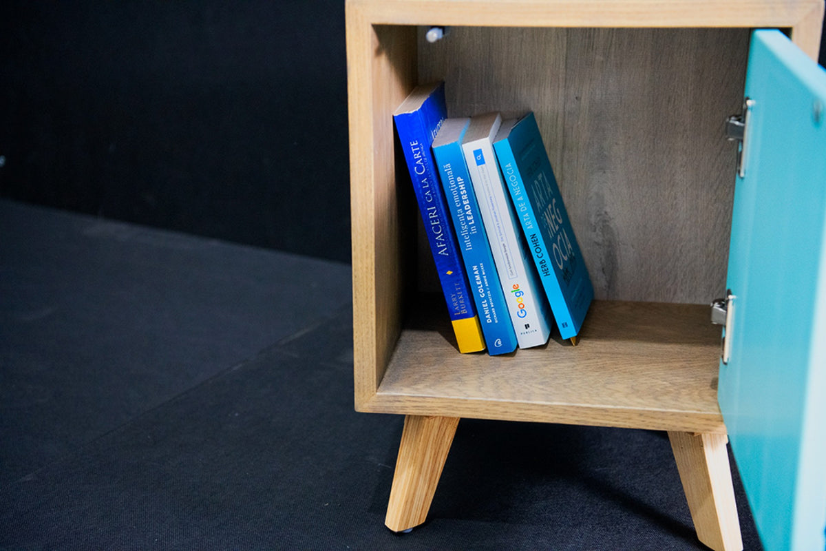 Noptieră din Stejar Masiv și MDF Vopsit – Design Modern și Calitate Premium